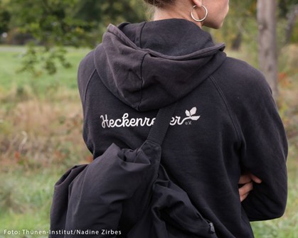 Teilnehmerin mit Aufdruck "Heckenretter"